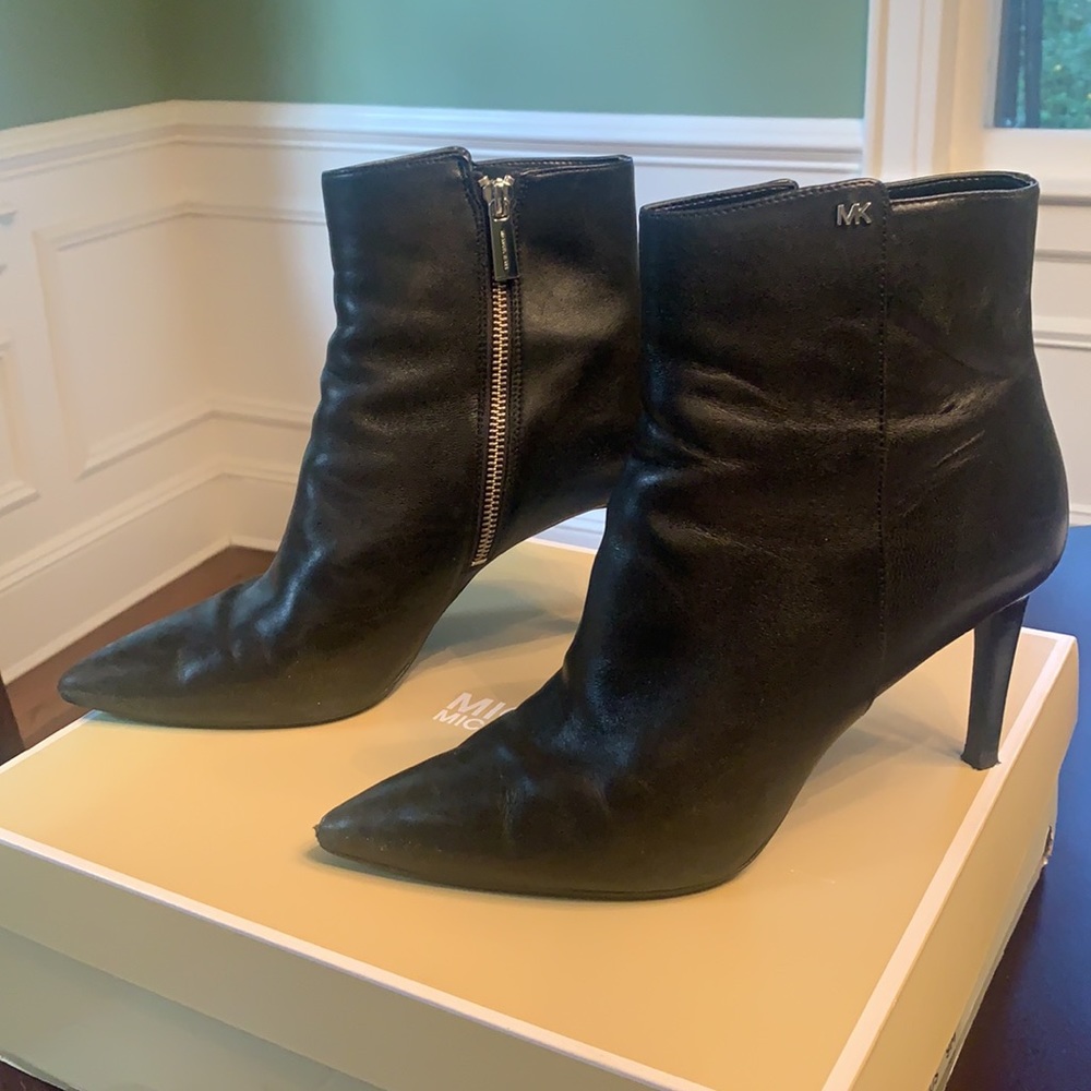 Michael Kors Dorothy flex mid bootie black size 9